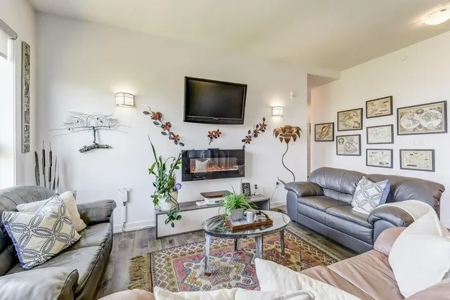 Additional image 10 of 125 SHOREVIEW Pl Unit 627
