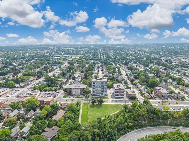 Additional image 37 of 350 CONCESSION St Unit 303