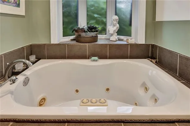 Additional image 21 of 65 MAPLE Dr