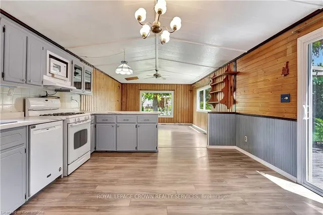 Additional image 13 of 126 Maple Cres