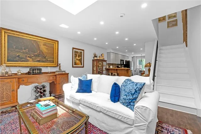 Additional image 15 of 23 Macaulay St Unit 3