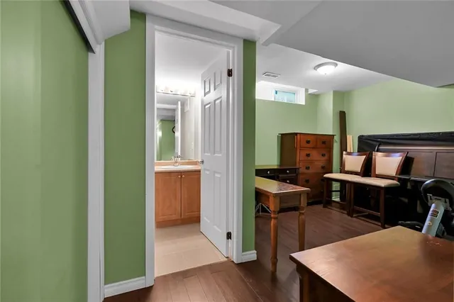 Additional image 24 of 25 NEWPORT Cres