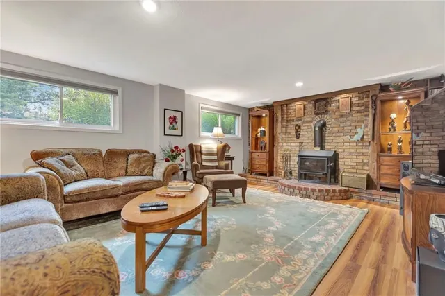 Additional image 23 of 65 MAPLE Dr