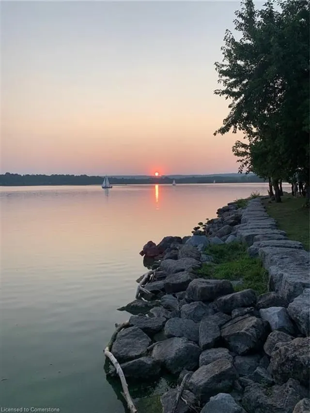 Additional image 31 of 23 Macaulay St Unit 3