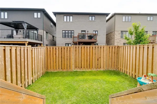 Additional image 43 of 32 GREENWICH Ave