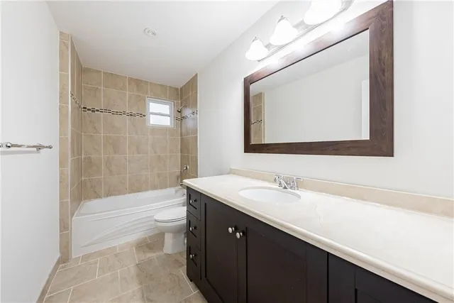 Additional image 29 of 494 DICENZO Dr