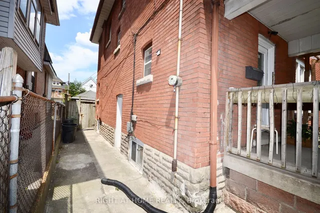 Additional image 4 of 24 Spadina Ave
