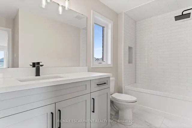 Additional image 16 of 33 Hampshire Pl