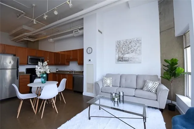 Additional image 5 of 66 Bay St Unit PH 807