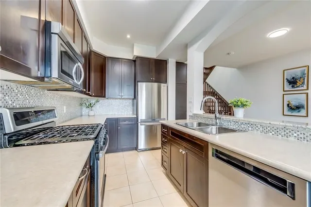 Additional image 16 of 105 HIGHGATE Dr