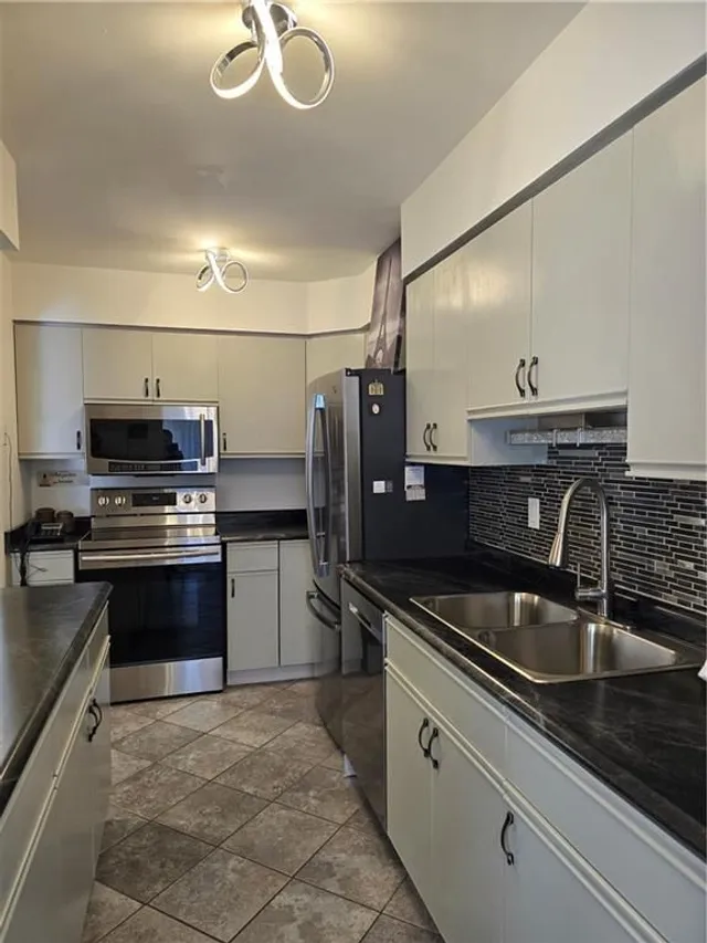 Additional image 16 of 1966 MAIN St Unit 504