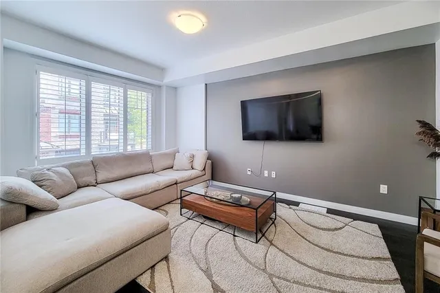 Additional image 9 of 8 SHOWERS Lane