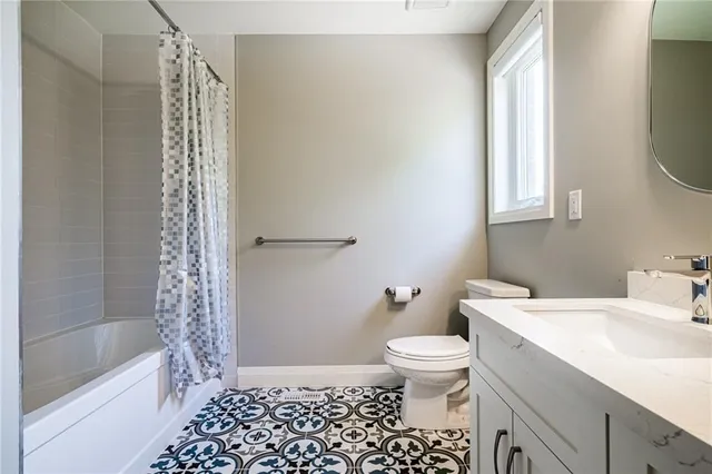Additional image 40 of 219 KLEIN Cir