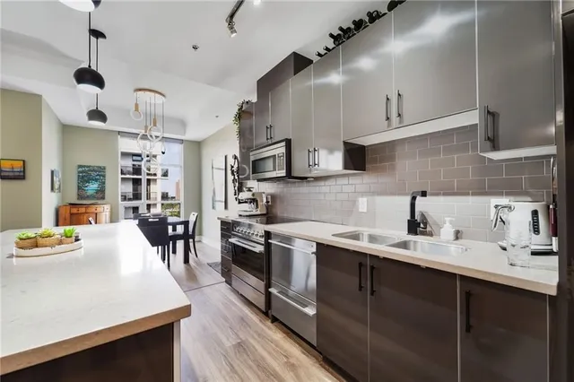 Additional image 18 of 90 CHARLTON Ave Unit 801