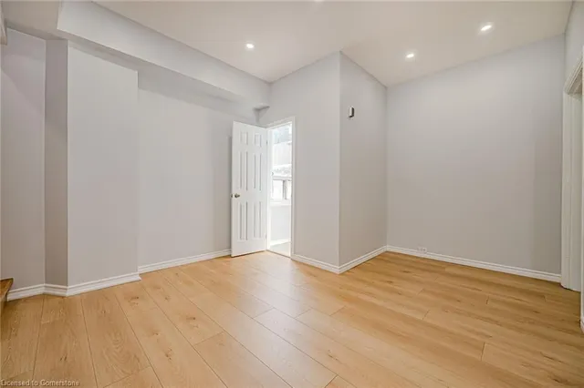 Additional image 7 of 294 Emerald St