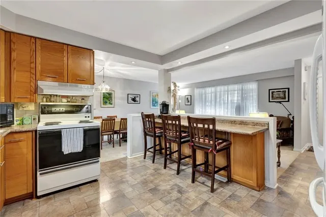 Additional image 12 of 65 MAPLE Dr