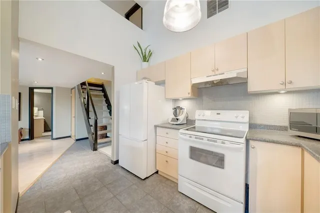 Additional image 14 of 73 GARFIELD Ave Unit 2A