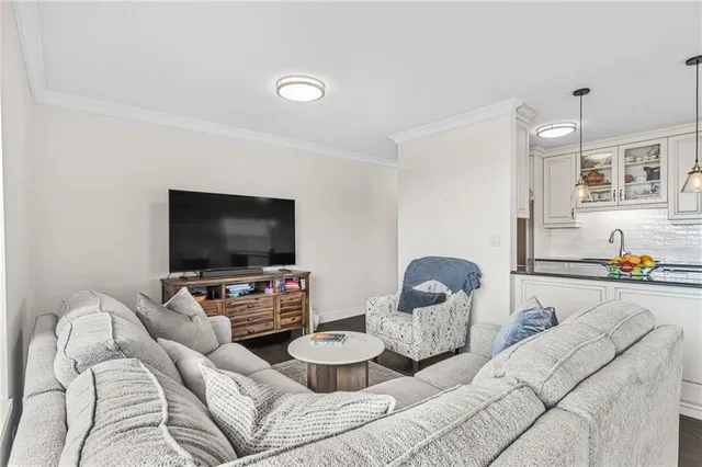 Additional image 14 of 350 CONCESSION St Unit 303