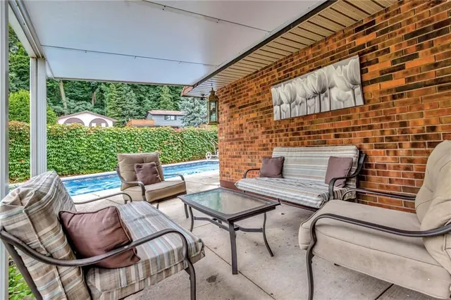 Additional image 31 of 65 MAPLE Dr