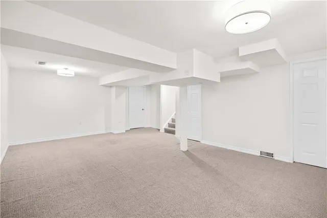 Additional image 40 of 80 STRATHROY Cres