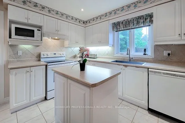 Additional image 26 of 88 Cabriolet Cres