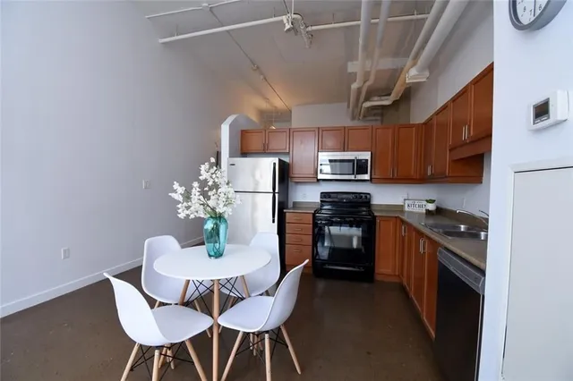 Additional image 10 of 66 Bay St Unit PH 807