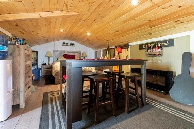 Additional image 40 of 3052 Guyatt Rd