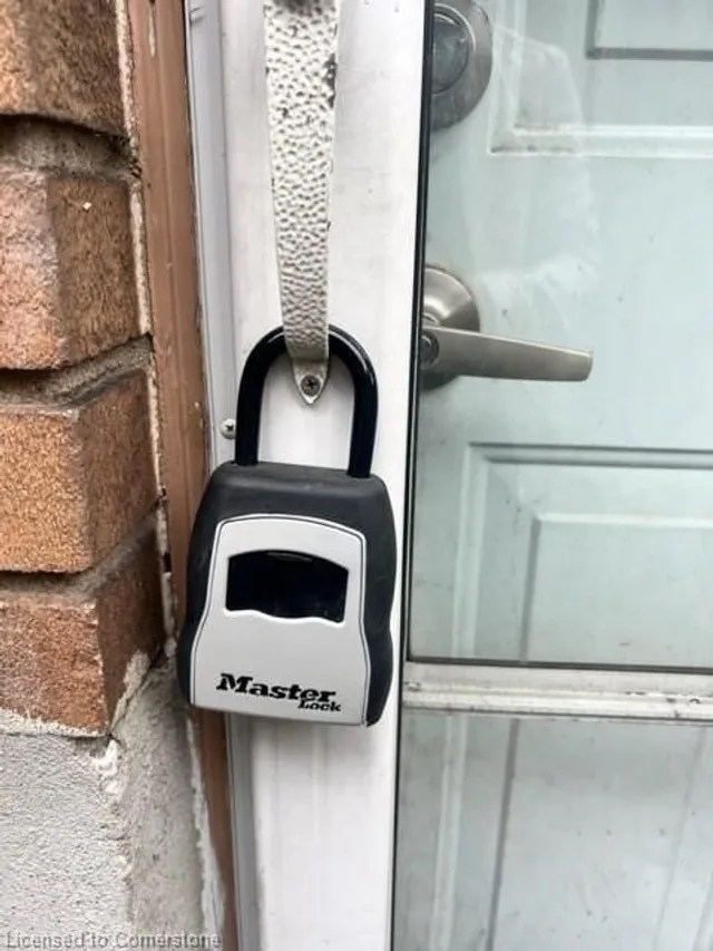 Additional image 3 of 359.5 Strathearne Ave