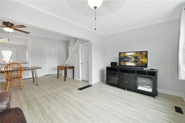 Additional image 7 of 215 STRATHEARNE Ave