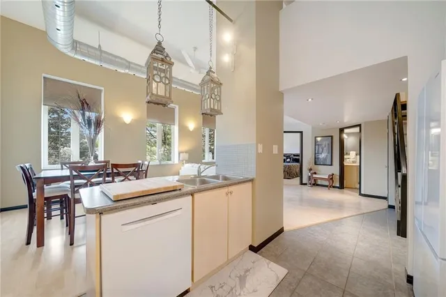 Additional image 15 of 73 GARFIELD Ave Unit 2A