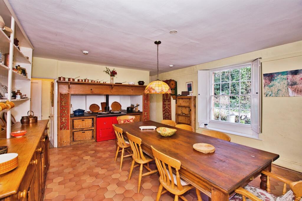 Additional image 9 of Kennel Batch, Wells