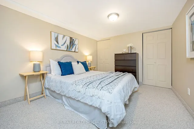 Additional image 32 of 6 Vanstraalen St