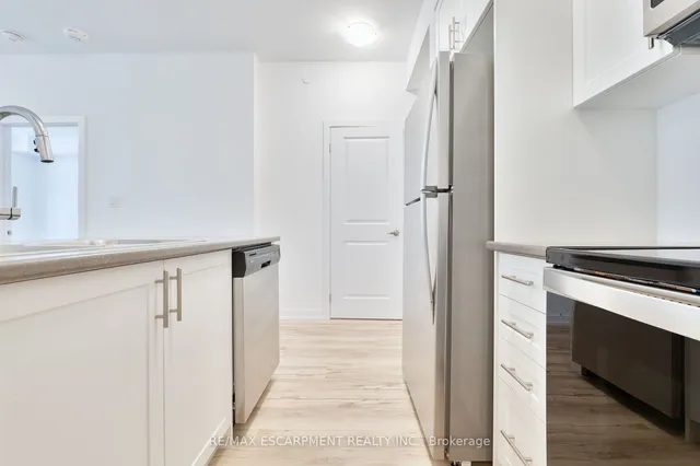 Additional image 13 of 460 DUNDAS St Unit 301