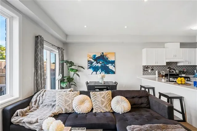 Additional image 10 of 57 PINOT Cres