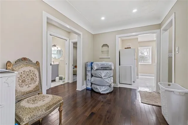 Additional image 19 of 38 LAKE Ave