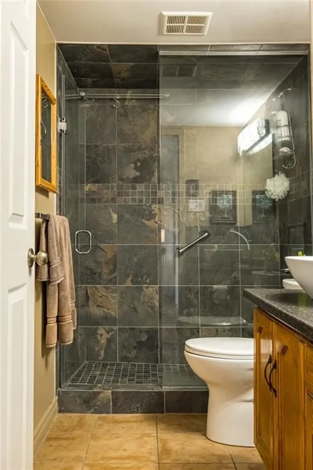 Additional image 21 of 180 LIMERIDGE Rd Unit 301