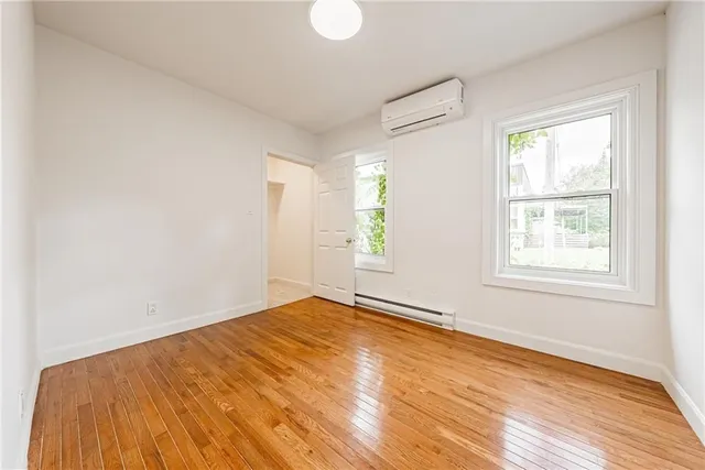 Additional image 36 of 116 LYNDEN Rd