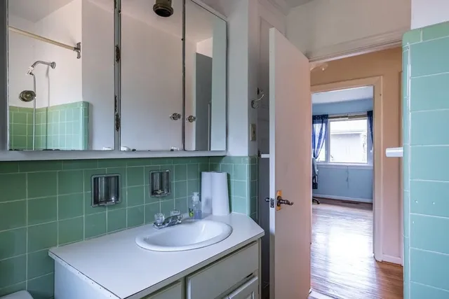 Additional image 28 of 104 HOSTEIN Dr