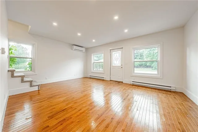 Additional image 32 of 116 LYNDEN Rd