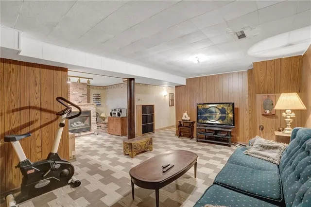 Additional image 25 of 38 DUBARRY Blvd