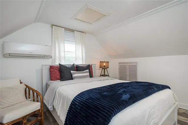 Additional image 40 of 78 GAGE Ave