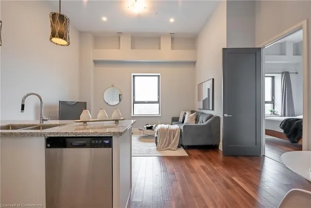 Additional image 7 of 112 King St Unit LPH01