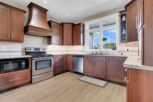 Additional image 8 of 152 POPLAR St