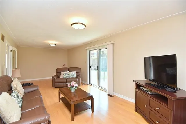 Additional image 21 of 20 STELLA Crt