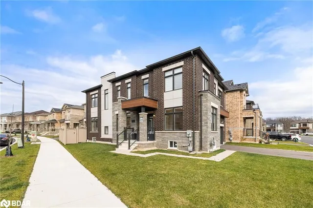 Additional image 4 of 5 Cattail Cres