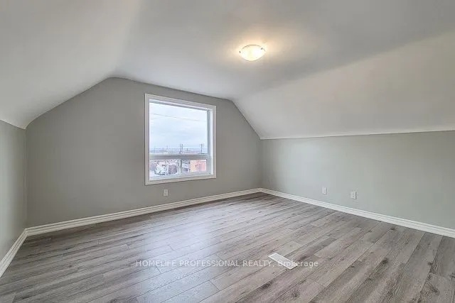 Additional image 5 of 300 Balmoral Ave