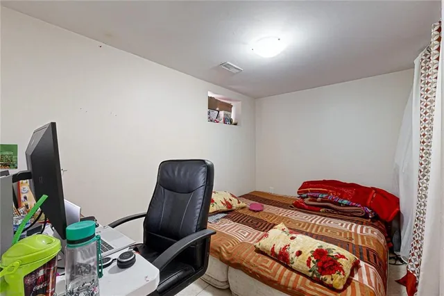 Additional image 35 of 192 WENTWORTH St