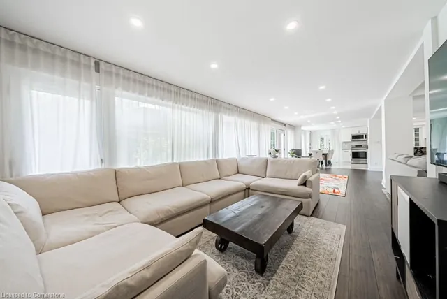 Additional image 19 of 704 Old Dundas Rd