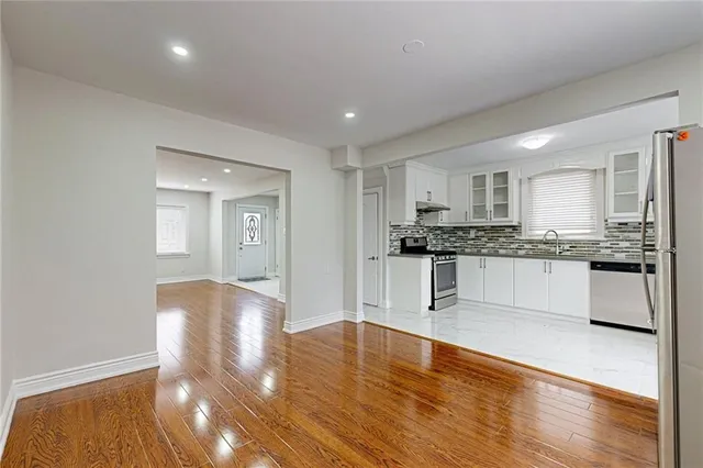 Additional image 10 of 192 WENTWORTH St