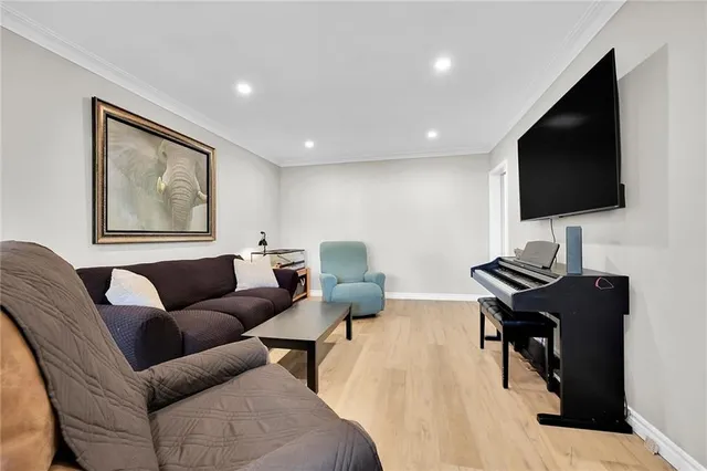 Additional image 8 of 8 LAMPTON Pl